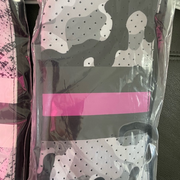 Neoprene make up bags. Perfect with some of the matching pattern neoprene bags. - Picture 4 of 5